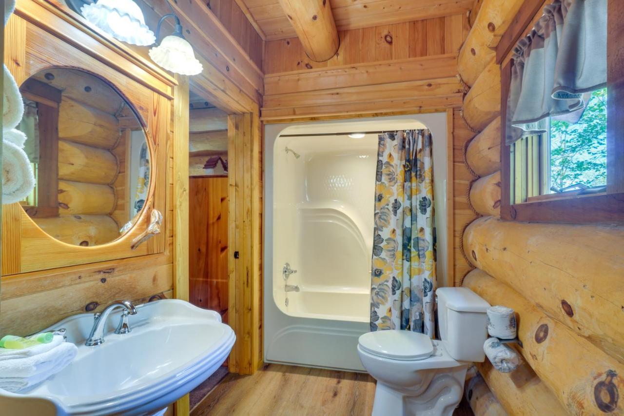 Idyllic Gatlinburg Cabin With Hot Tub And Balcony! Exterior photo